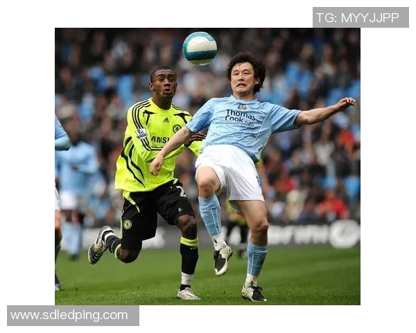 足球球星穿着搞笑衣服亮相：这些奇葩造型让人捧腹大笑